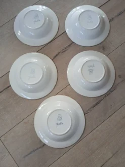 5 assiettes creuses anciennes Moustiers