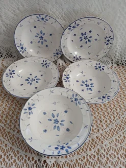 5 assiettes creuses anciennes Moustiers