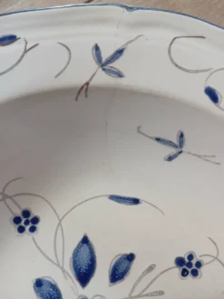 5 assiettes creuses anciennes Moustiers