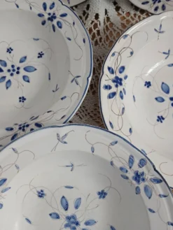 5 assiettes creuses anciennes Moustiers