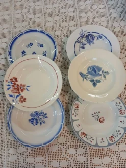 6 assiettes creuses anciennes dépareillées