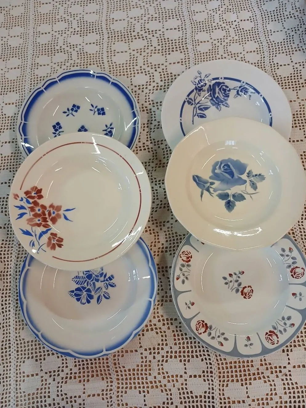 6 assiettes creuses anciennes dépareillées