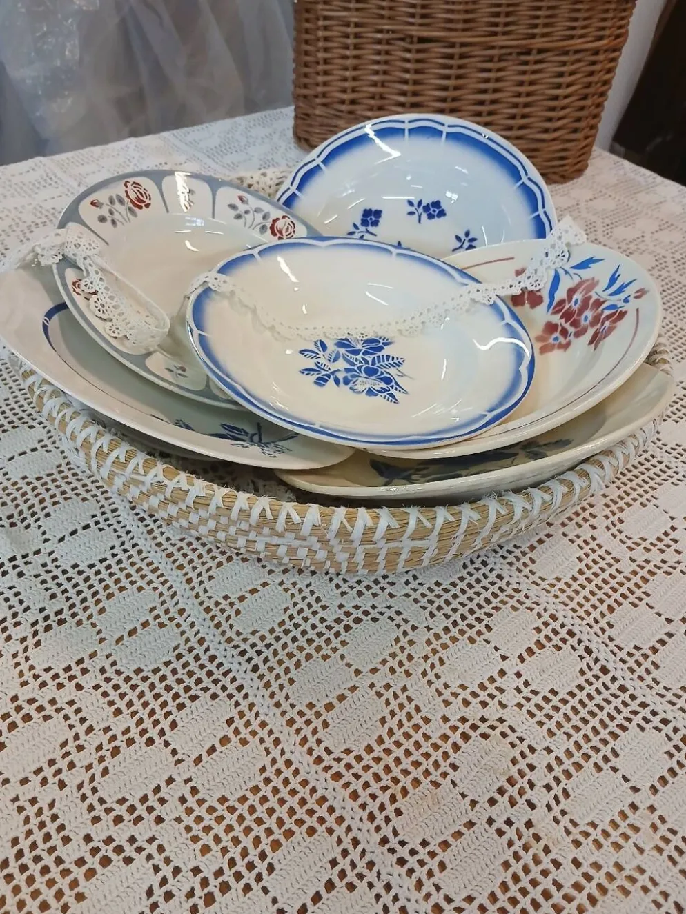 6 assiettes creuses anciennes dépareillées