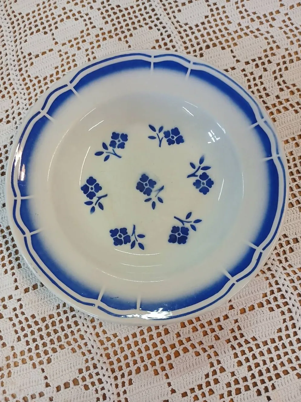 6 assiettes creuses anciennes dépareillées