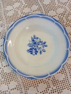 6 assiettes creuses anciennes dépareillées