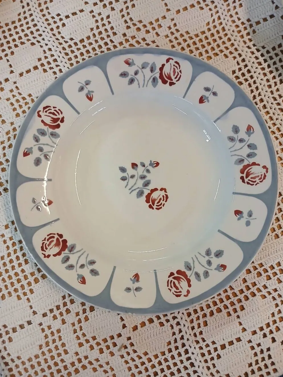 6 assiettes creuses anciennes dépareillées