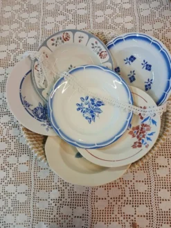 6 assiettes creuses anciennes dépareillées