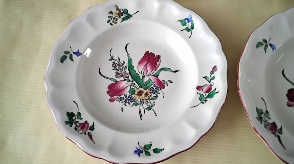4 Assiettes creuses demi porcelaine de Lunéville KG Modèle "Réverbère"