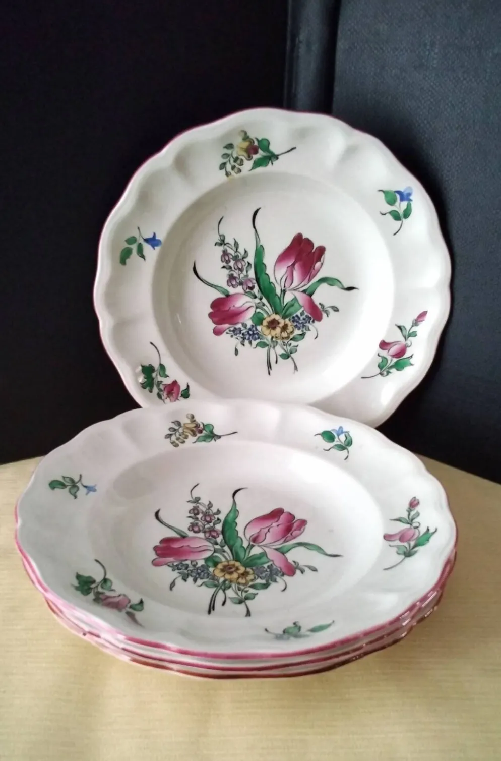 4 Assiettes creuses demi porcelaine de Lunéville KG Modèle "Réverbère"