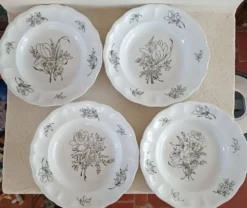 4 assiettes creuses en faïence de Lunéville