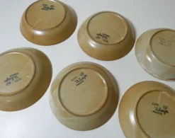 6 assiettes creuses en grès Village vintage