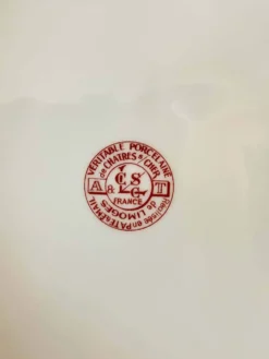 9 Assiettes creuses en porcelaine de limoge