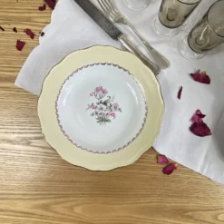 6 assiettes creuses faïence ancienne crème dorure avec fleurs Amandinoise