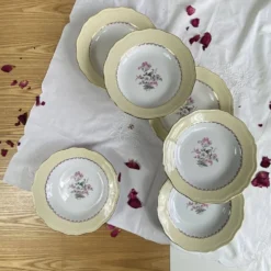 6 assiettes creuses faïence ancienne crème dorure avec fleurs Amandinoise