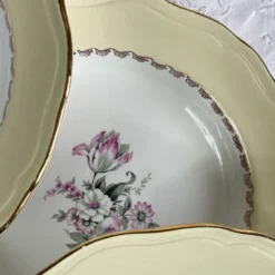 6 assiettes creuses faïence ancienne crème dorure avec fleurs Amandinoise