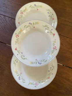 3 assiettes creuses fleuries English garden