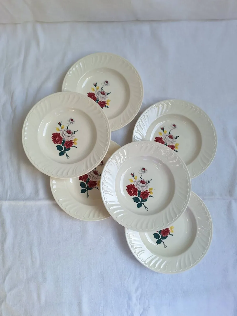 Assiettes creuses à fleurs