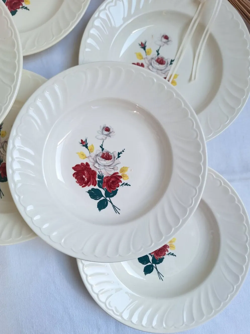 Assiettes creuses à fleurs