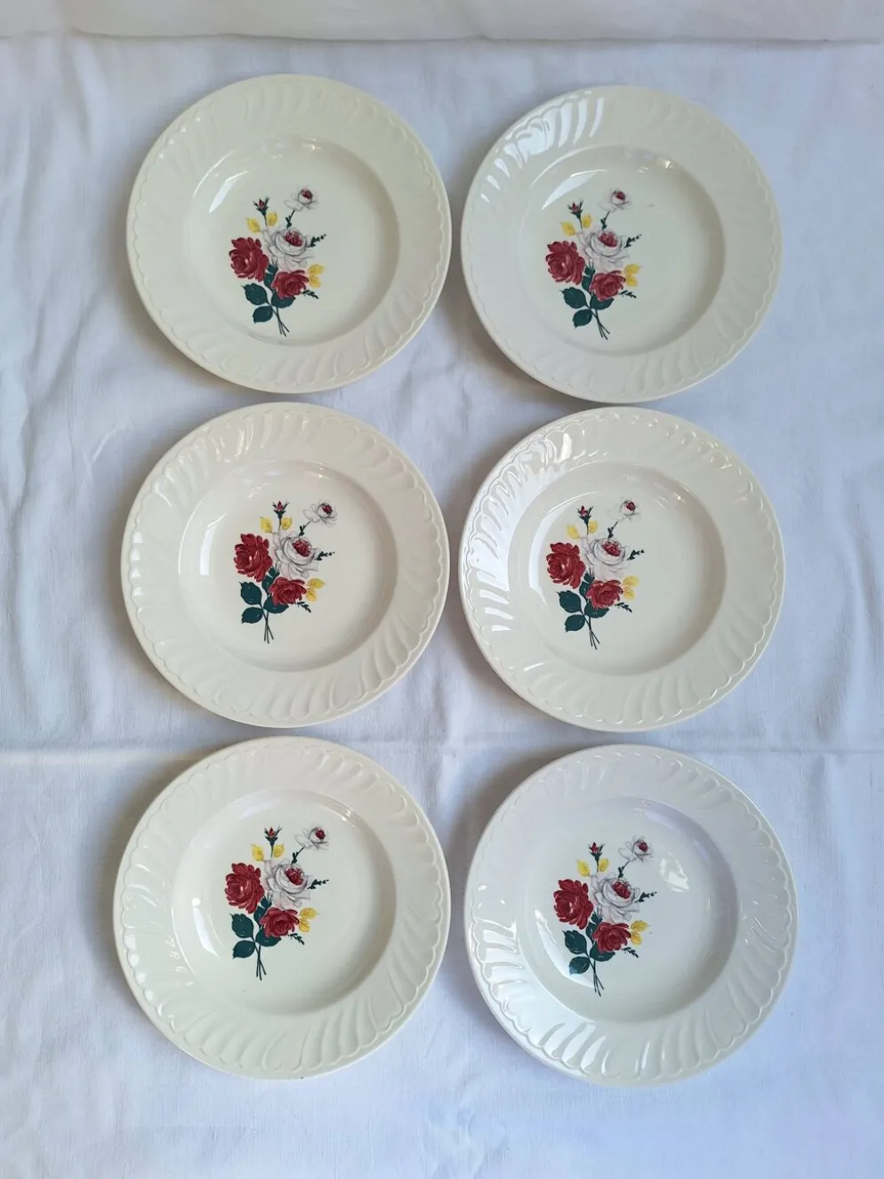 Assiettes creuses à fleurs