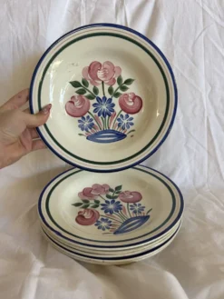 Assiettes creuses à fleurs