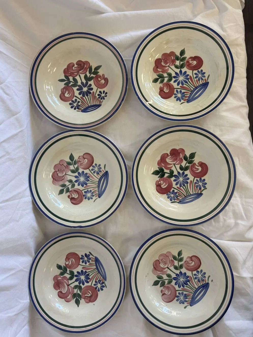 Assiettes creuses à fleurs