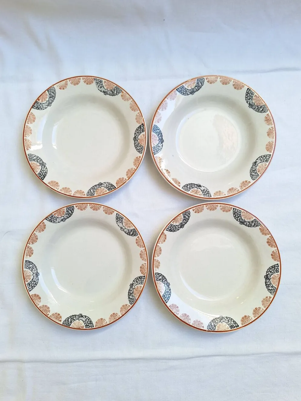 Assiettes creuses HBCM modèle Pauline orange et noir