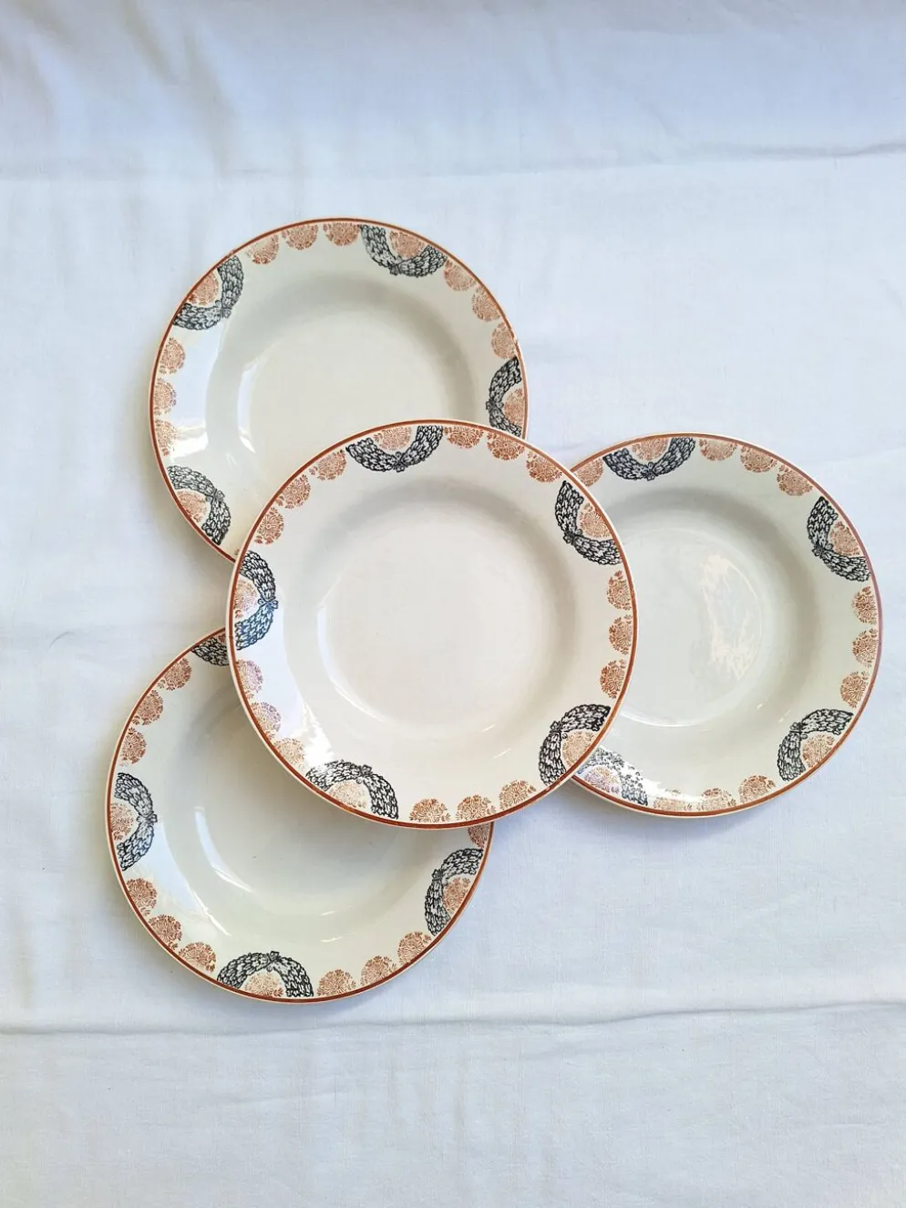 Assiettes creuses HBCM modèle Pauline orange et noir
