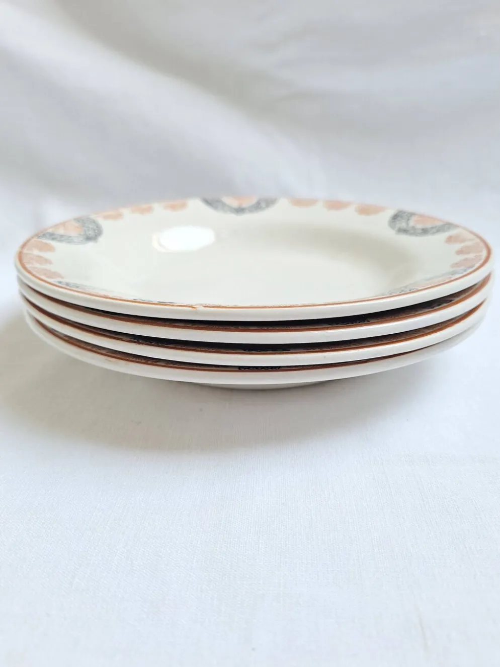 Assiettes creuses HBCM modèle Pauline orange et noir
