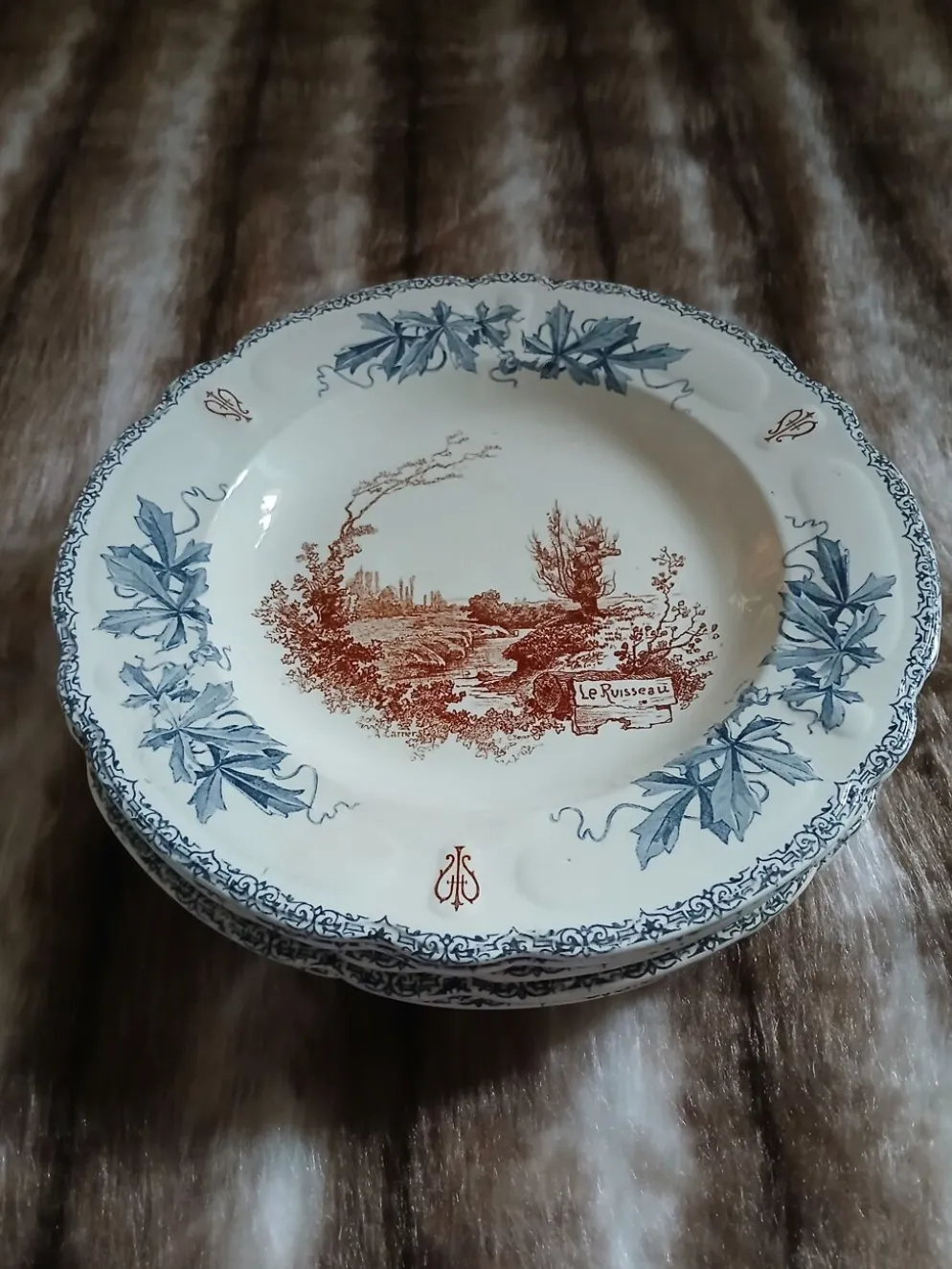 6 assiettes creuses "Louis XIII " Choisy le Roi