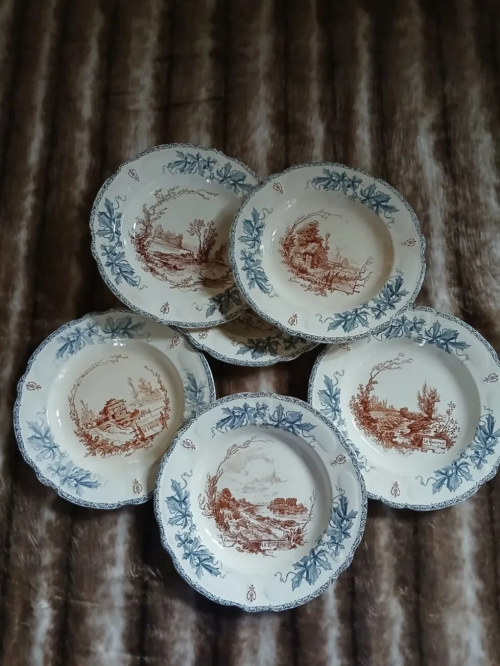 6 assiettes creuses "Louis XIII " Choisy le Roi