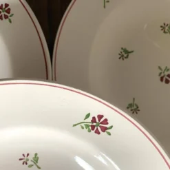 Assiettes creuses Niderviller décor rouge et vert