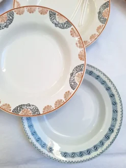 Assiettes creuses orange et bleu HBCM et St Amand