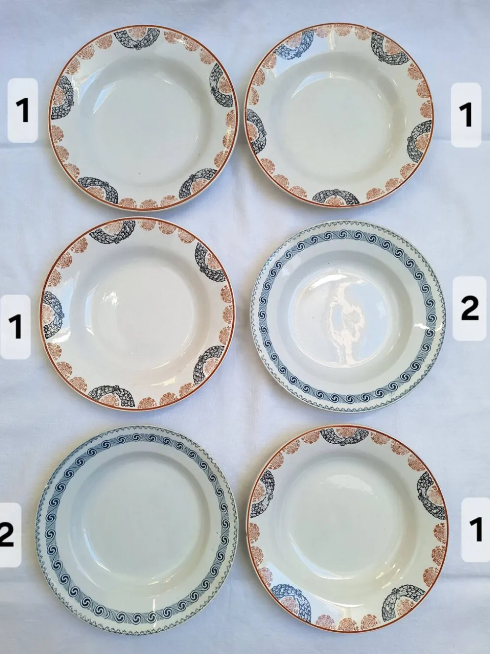 Assiettes creuses orange et bleu HBCM et St Amand