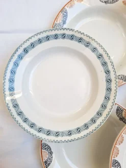 Assiettes creuses orange et bleu HBCM et St Amand