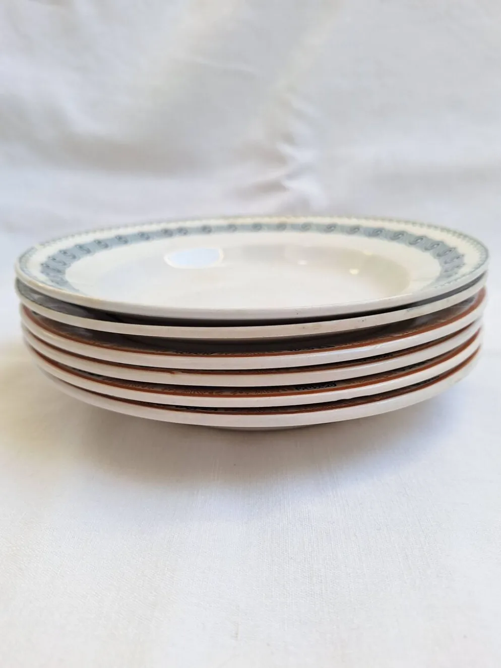 Assiettes creuses orange et bleu HBCM et St Amand