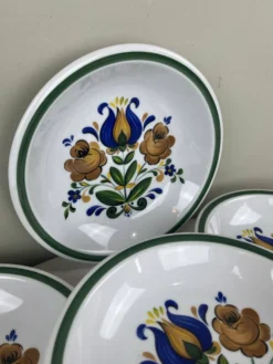 6 assiettes creuses peintes à la main