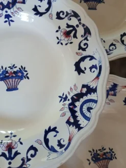 11 assiettes creuses 
