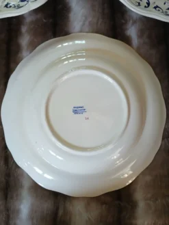 11 assiettes creuses 
