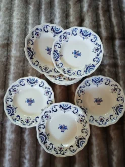11 assiettes creuses 