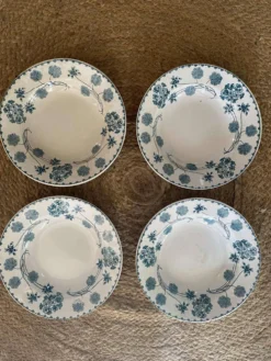 Assiettes creuses Sarreguemines modele géranium en bleu 1900.