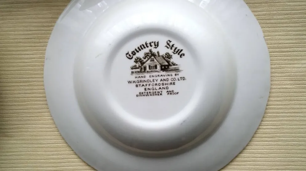 6 Assiettes creuses Staffordshire Modèle Country Style