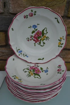 12 assiettes creuses Vieux Saint Amand 1713