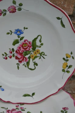 12 assiettes creuses Vieux Saint Amand 1713