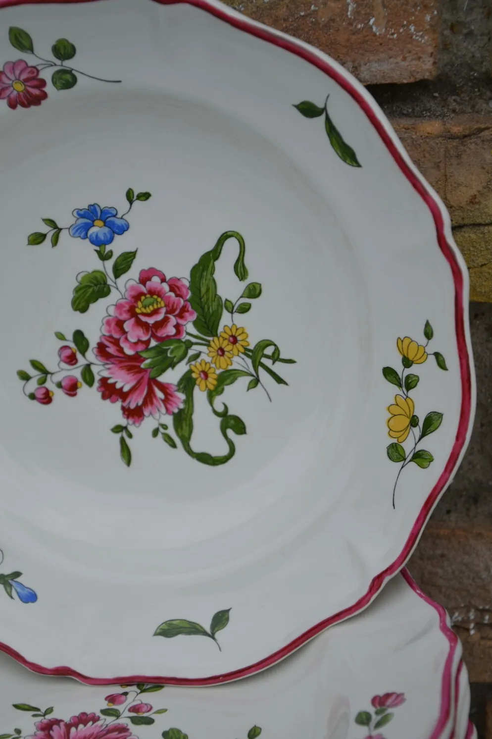 12 assiettes creuses Vieux Saint Amand 1713
