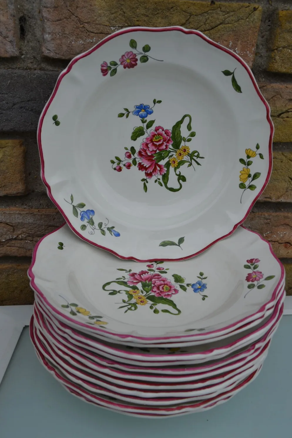 12 assiettes creuses Vieux Saint Amand 1713