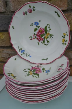 12 assiettes creuses Vieux Saint Amand 1713