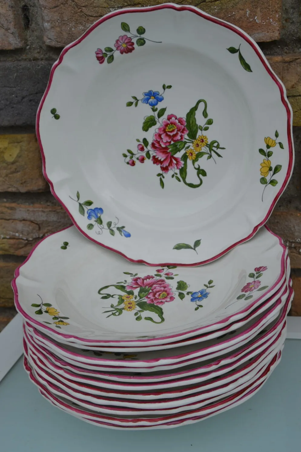 12 assiettes creuses Vieux Saint Amand 1713