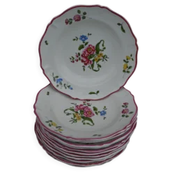 12 assiettes creuses Vieux Saint Amand 1713