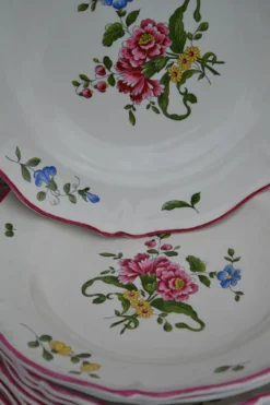 12 assiettes creuses Vieux Saint Amand 1713