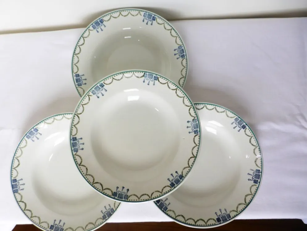 4 assiettes creuses vintage de St Amand 220625